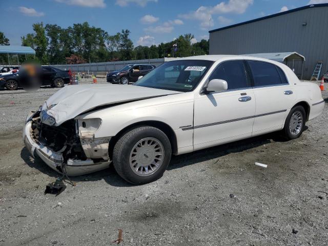  Salvage Lincoln Towncar