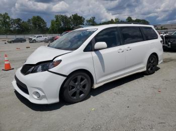  Salvage Toyota Sienna