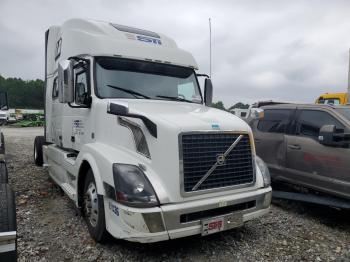  Salvage Volvo Vn