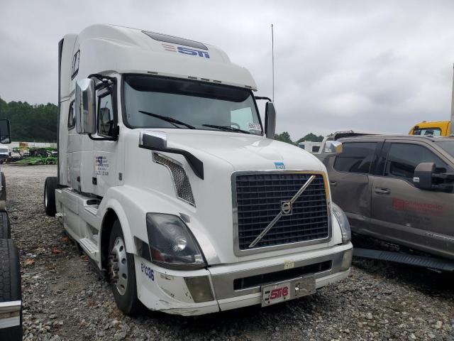  Salvage Volvo Vn