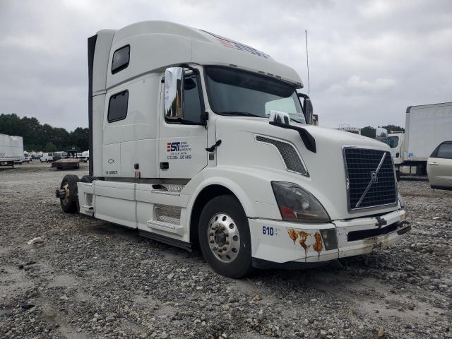  Salvage Volvo Vnl