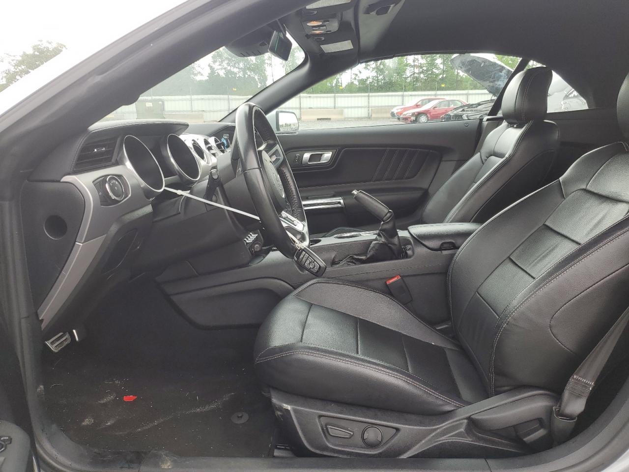 Ford Mustang Image 7