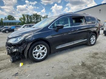  Salvage Chrysler Pacifica