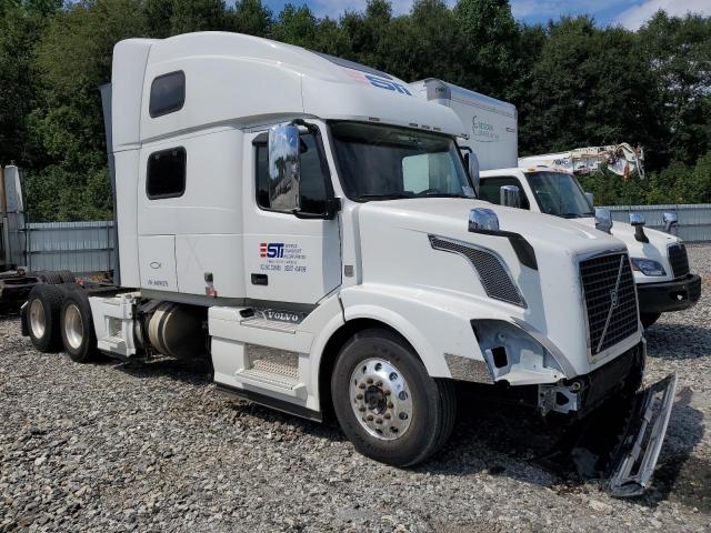  Salvage Volvo Vn