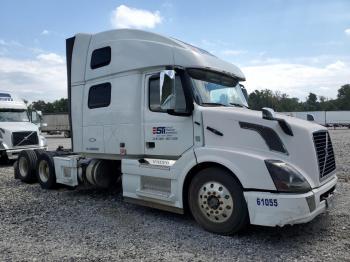  Salvage Volvo Vn