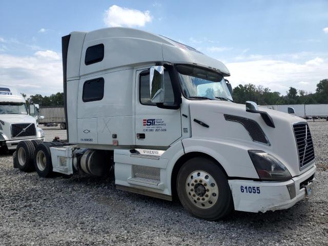  Salvage Volvo Vn