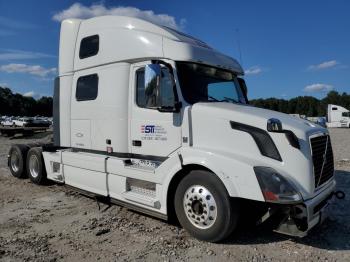  Salvage Volvo Vn