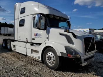  Salvage Volvo Vn