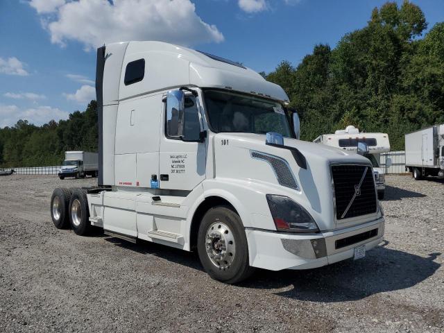  Salvage Volvo Vn