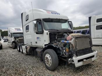  Salvage Volvo Vnl