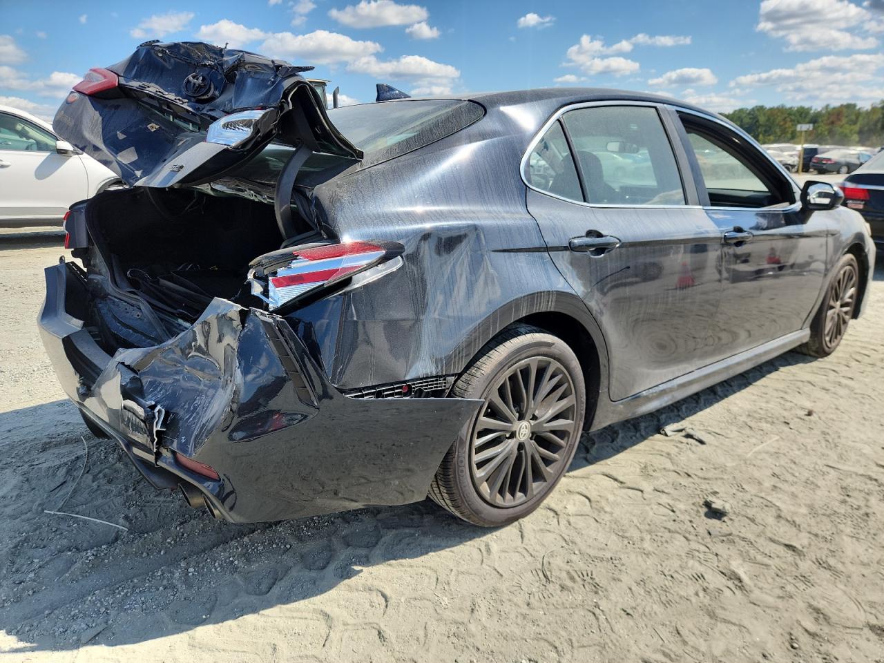 Toyota Camry Se Image 9