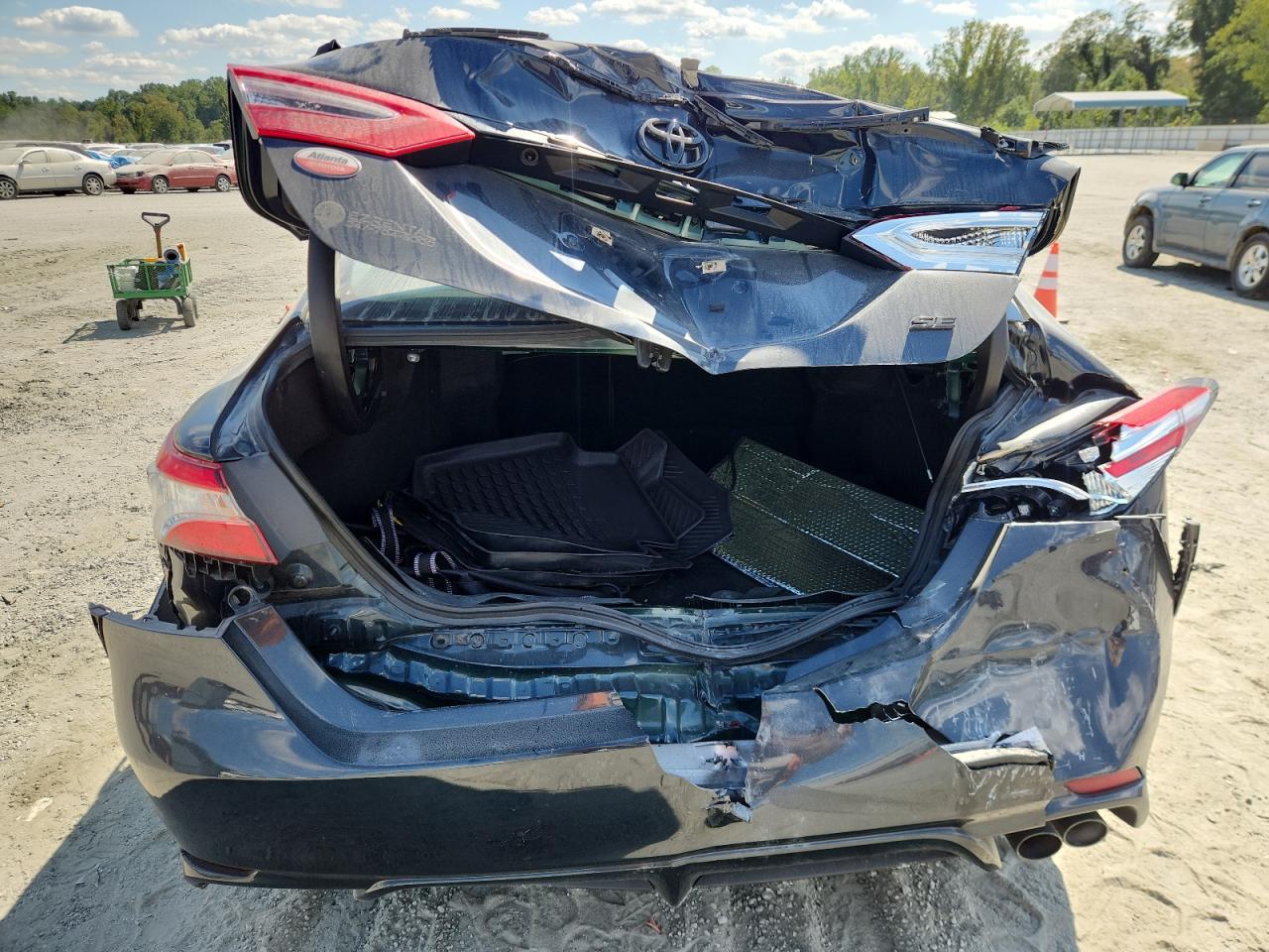 Toyota Camry Se Image 3