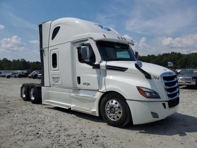  Salvage Freightliner Cascadia 1