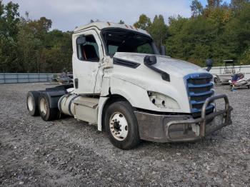  Salvage Freightliner Cascadia 1