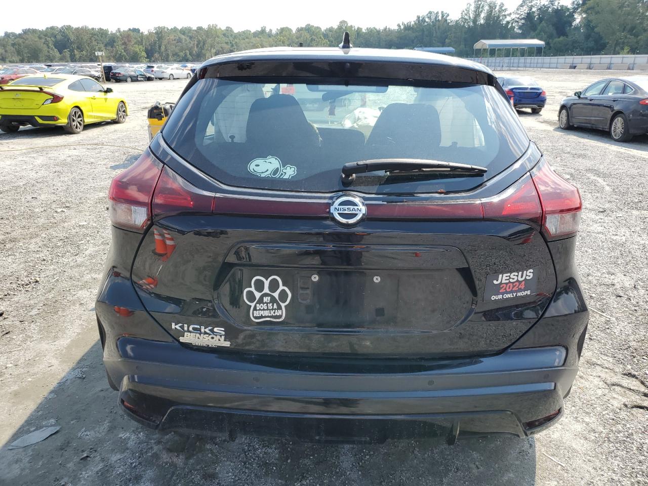 Nissan Kicks S Image 2