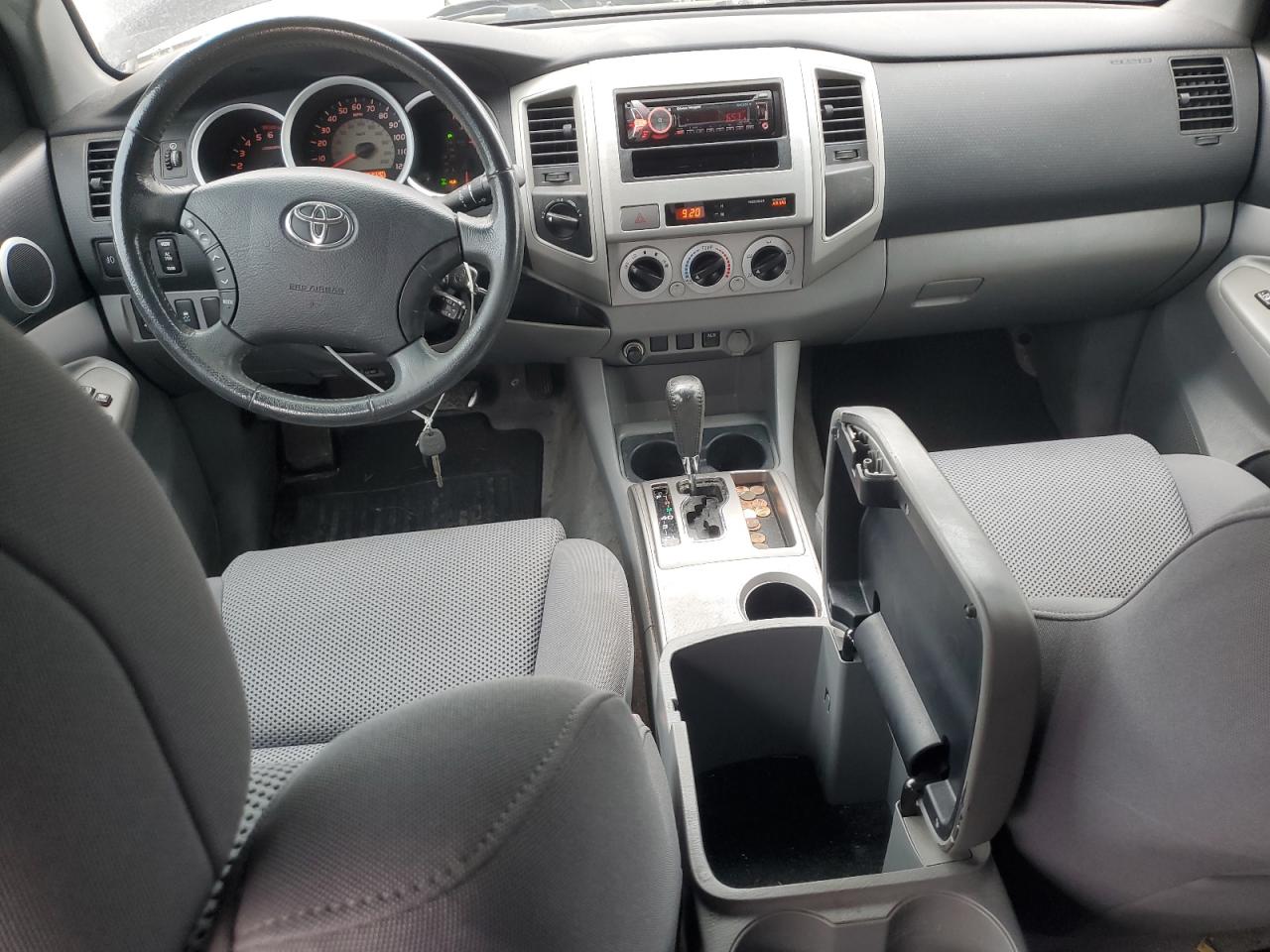 Toyota Tacoma Double Cab Image 8