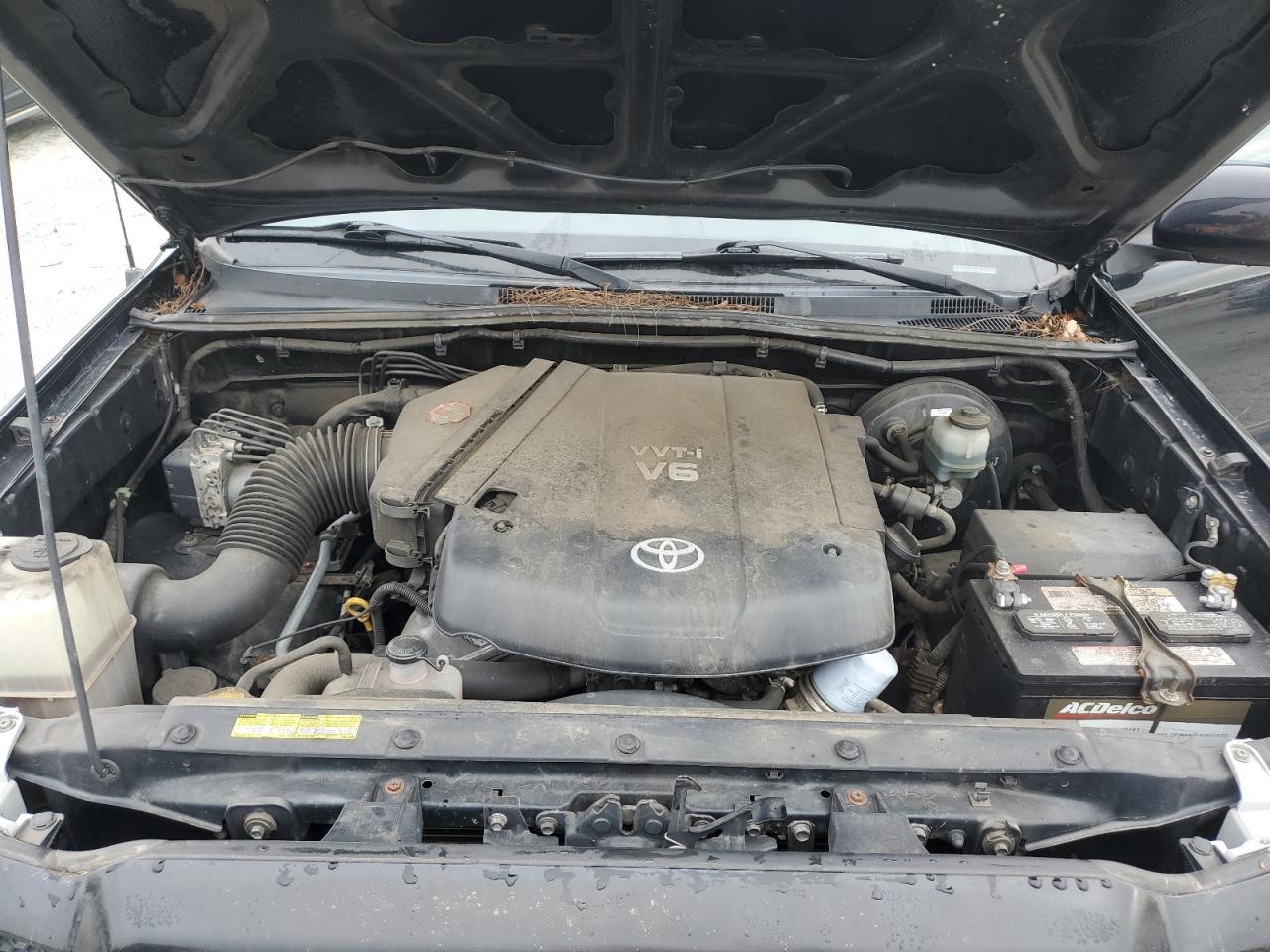 Toyota Tacoma Double Cab Image 3