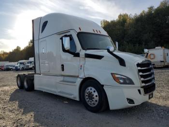  Salvage Freightliner Cascadia 1