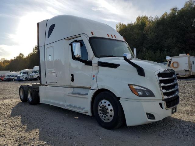  Salvage Freightliner Cascadia 1