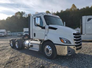  Salvage Freightliner Cascadia 1