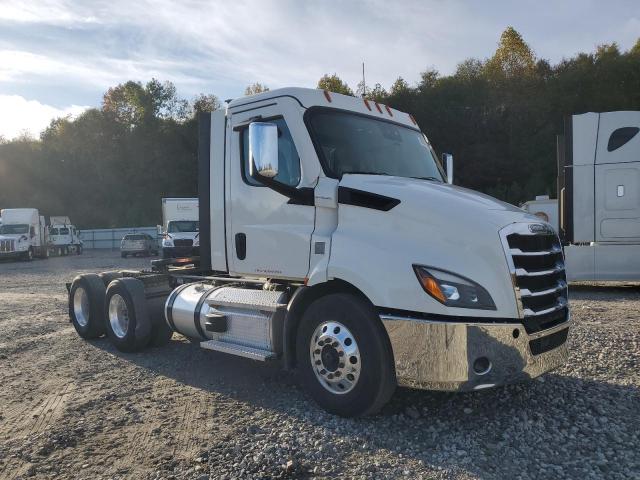  Salvage Freightliner Cascadia 1