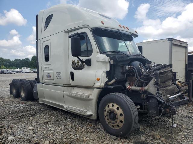  Salvage Freightliner Cascadia 1