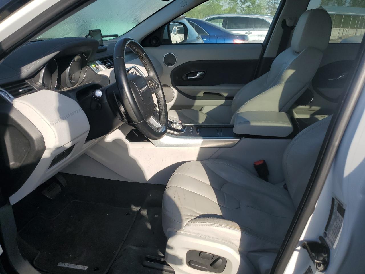 Land Rover Range Rover Pure Plus Image 4