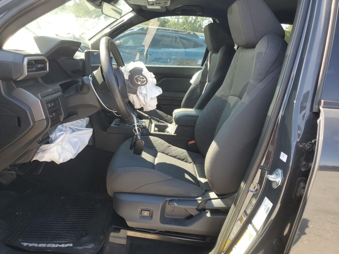 Toyota Tacoma Double Cab Image 3