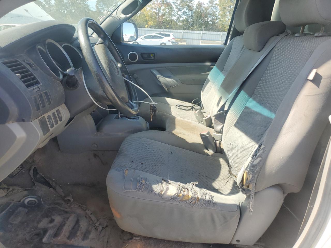 Toyota Tacoma Image 8