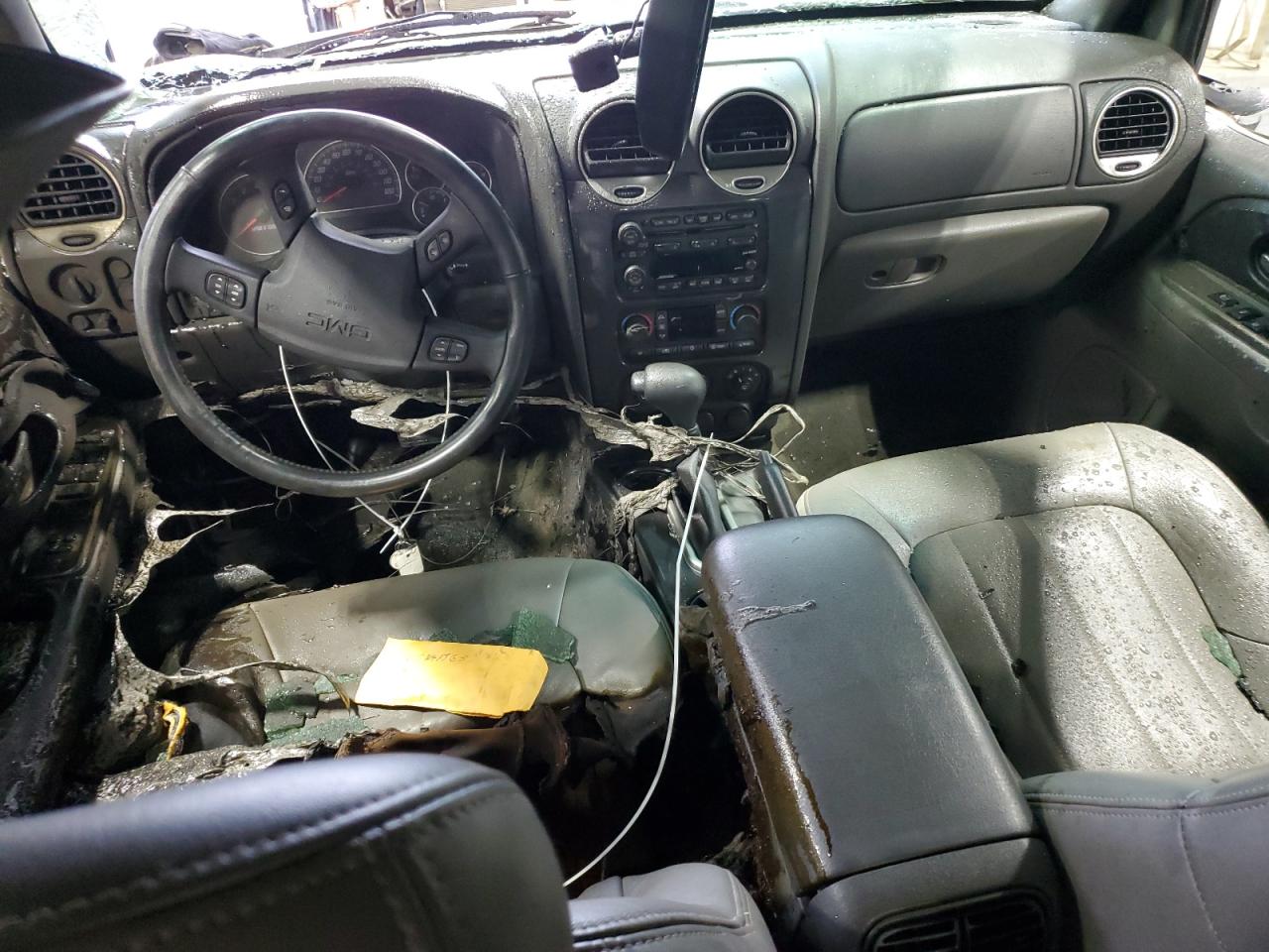 GMC Envoy Xuv Image 5