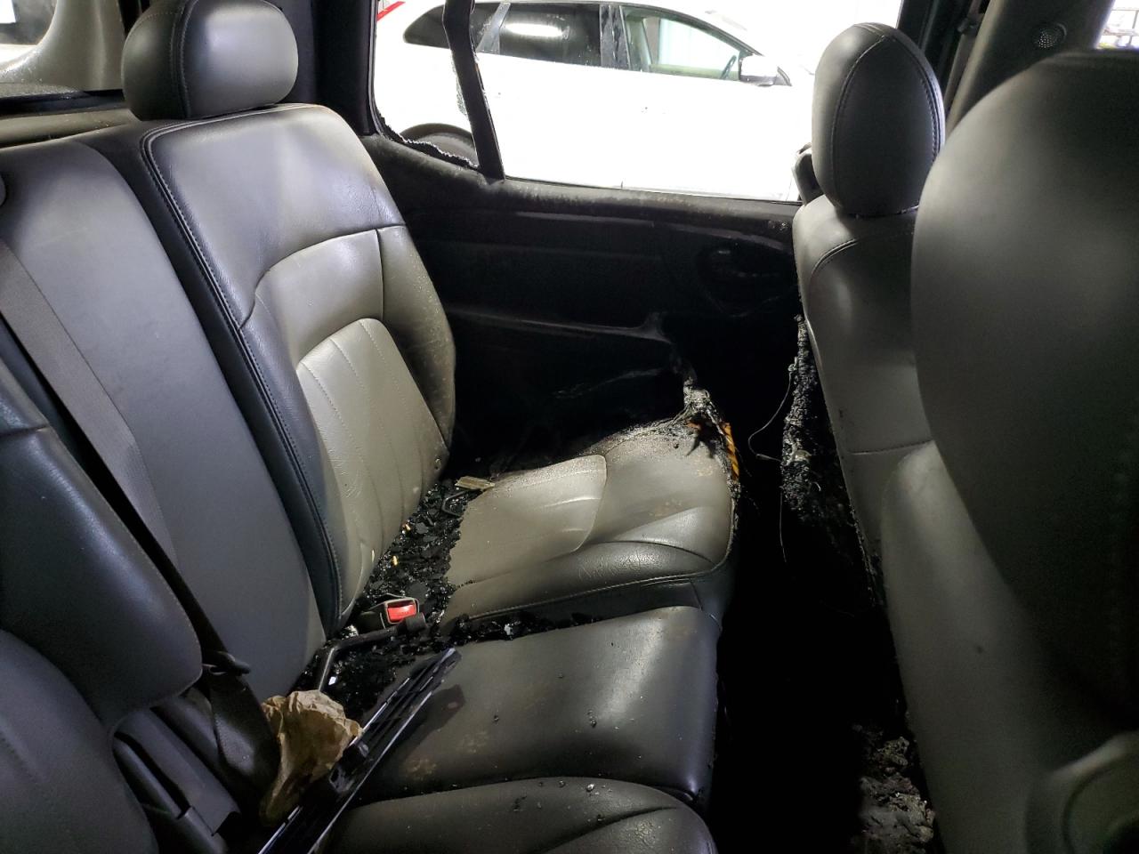 GMC Envoy Xuv Image 10