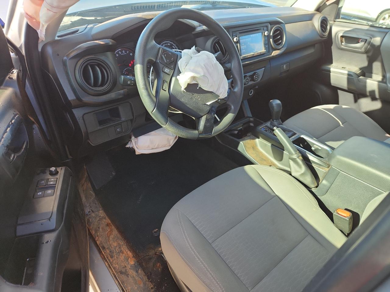 Toyota Tacoma Access Cab Image 2