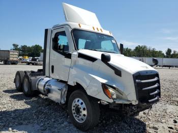  Salvage Freightliner Cascadia 1