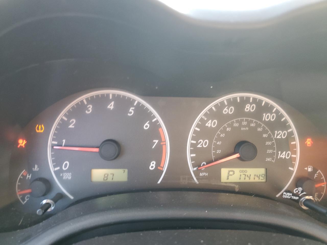 Toyota Corolla Base Image 13