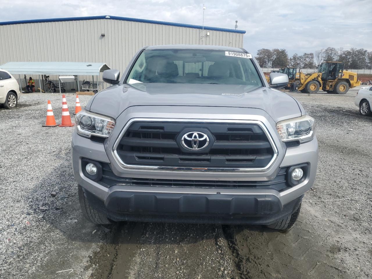Toyota Tacoma Double Cab Image 3