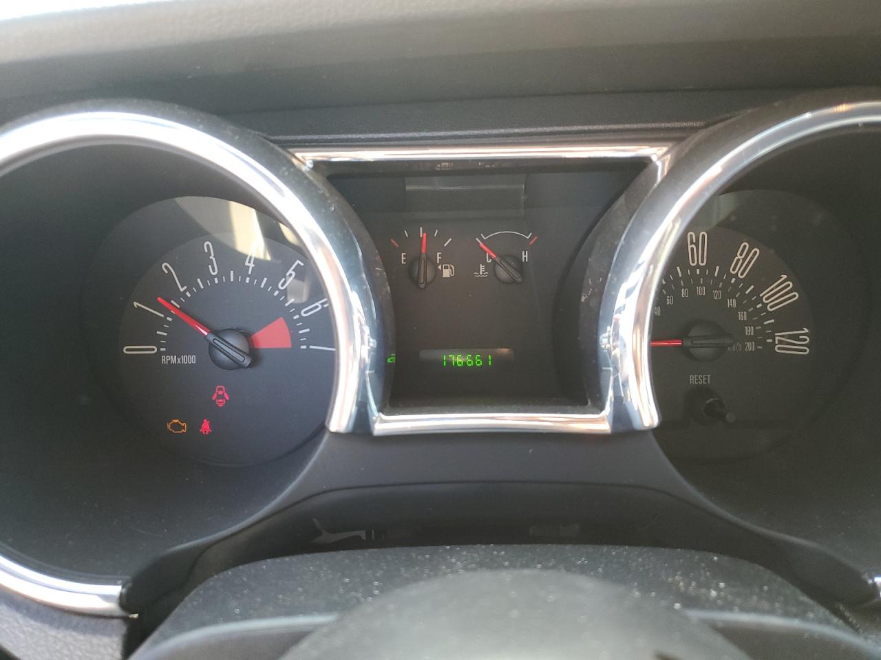 Ford Mustang Image 9