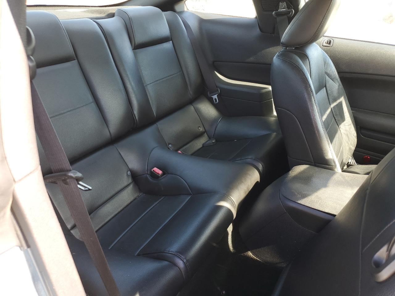 Ford Mustang Image 6