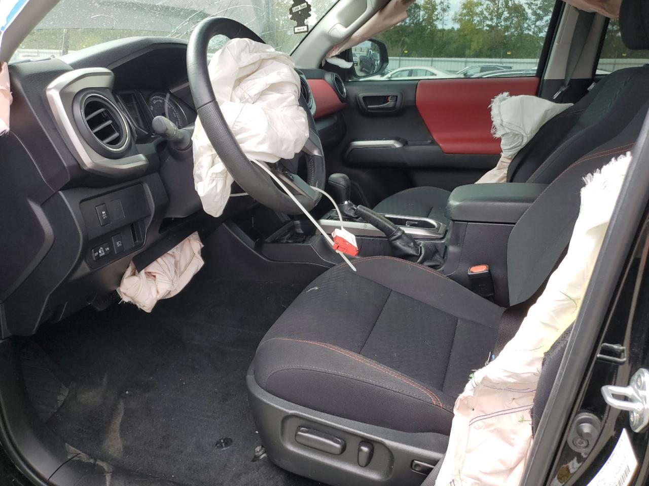 Toyota Tacoma Double Cab Image 3