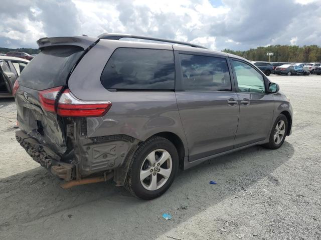 Toyota Sienna Le Image 2