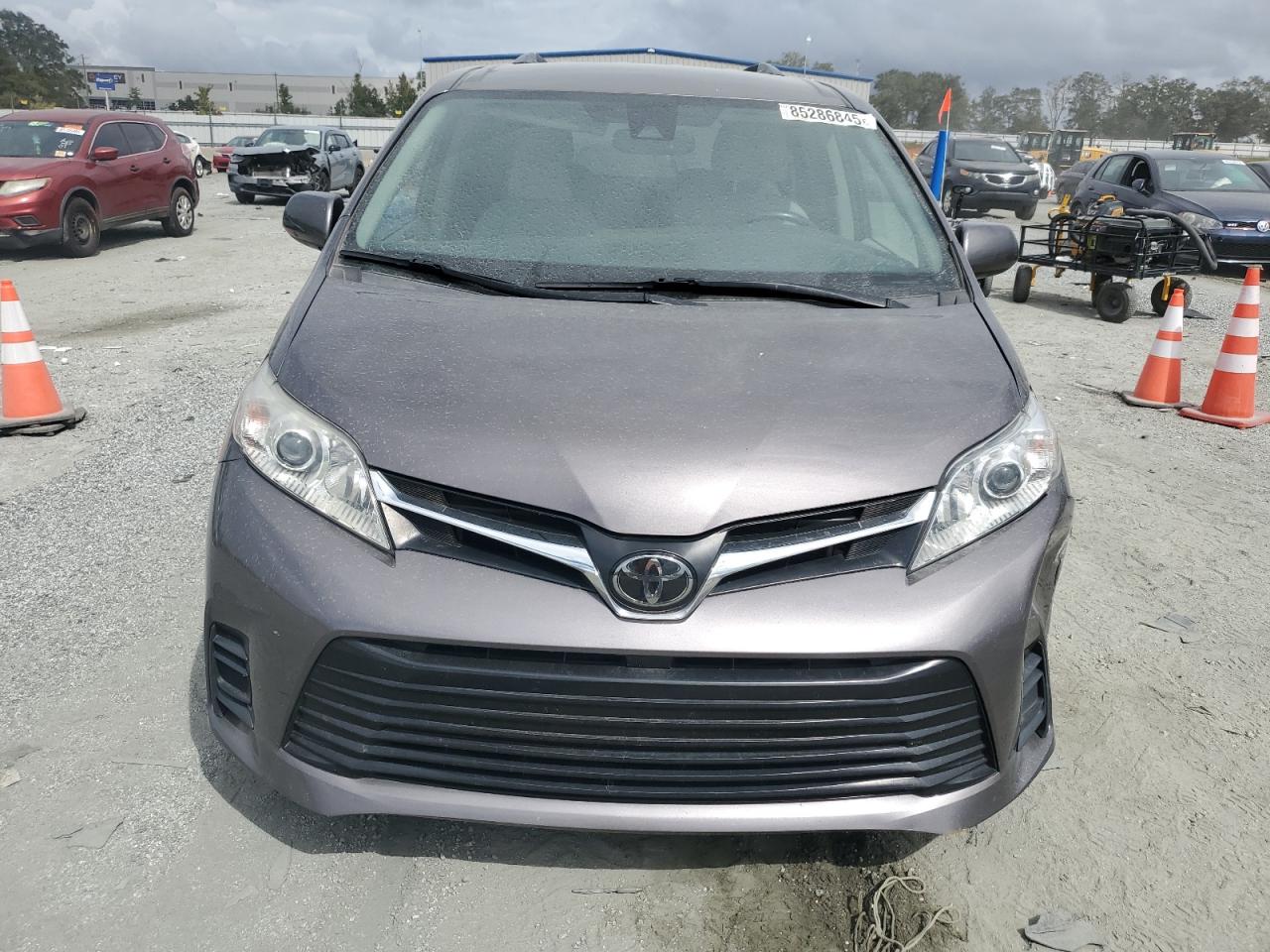 Toyota Sienna Le Image 12