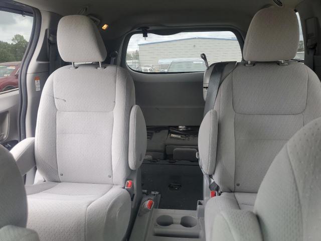 Toyota Sienna Le Image 9