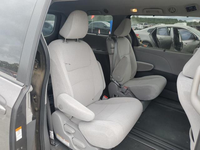 Toyota Sienna Le Image 8