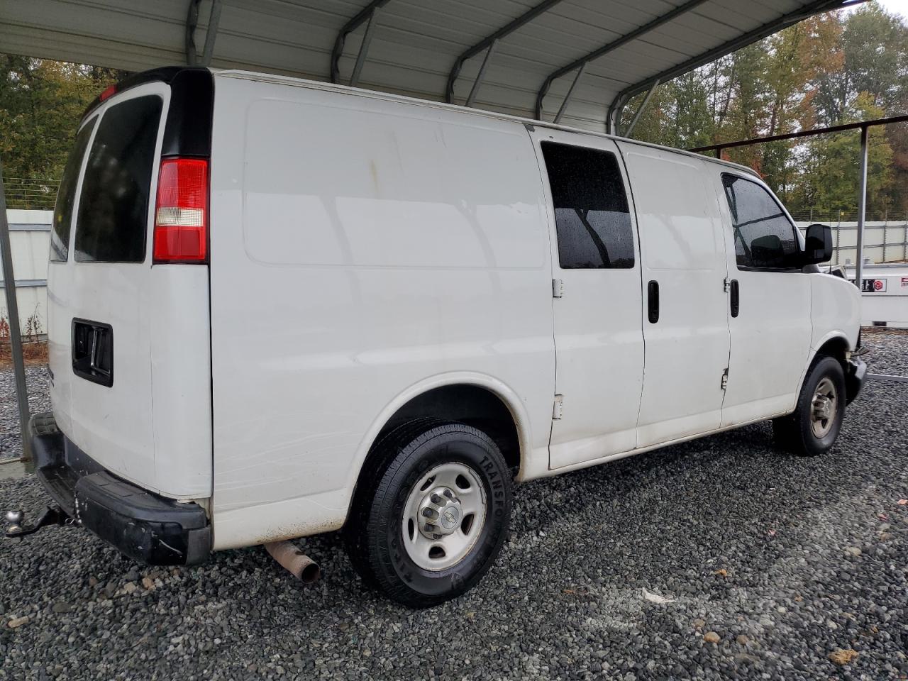 Chevrolet Express Image 8