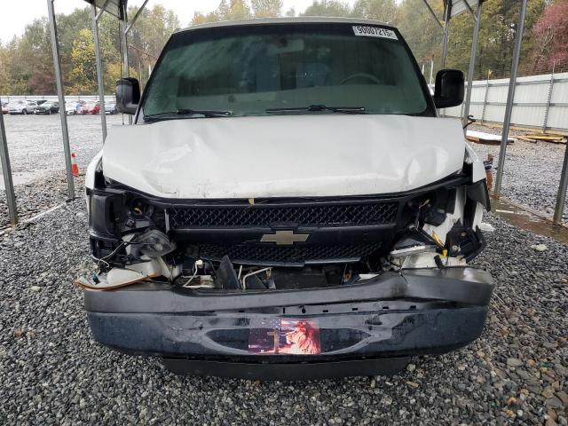 Chevrolet Express Image 2