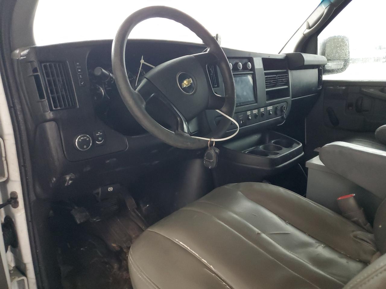 Chevrolet Express Image 10