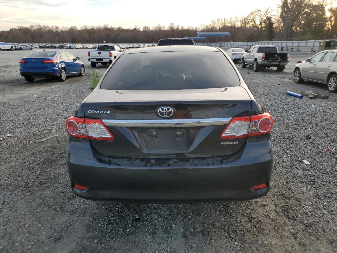 Toyota Corolla Base Image 10