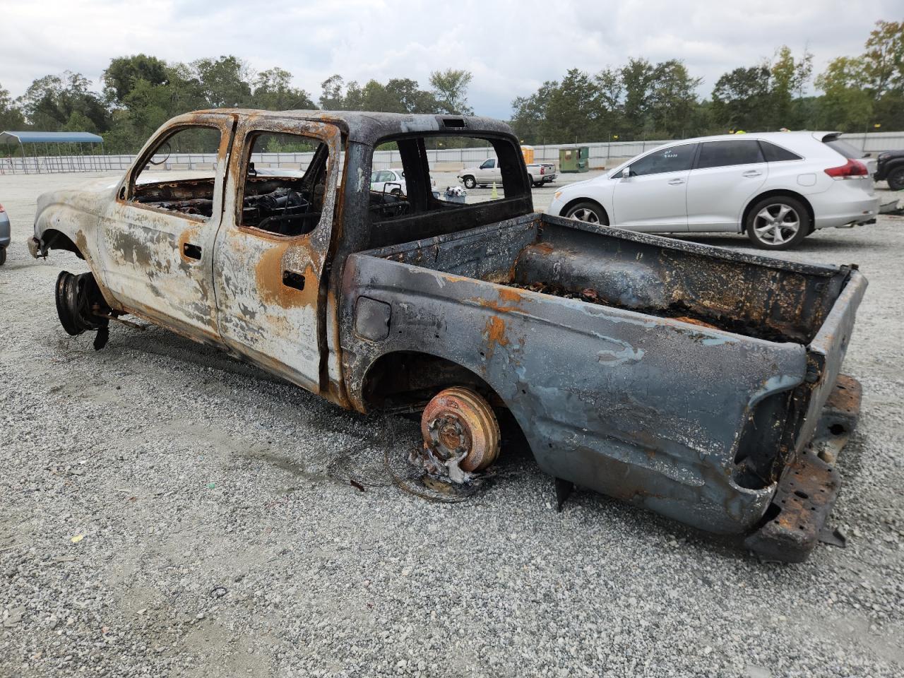 Toyota Tacoma Double Cab Image 3