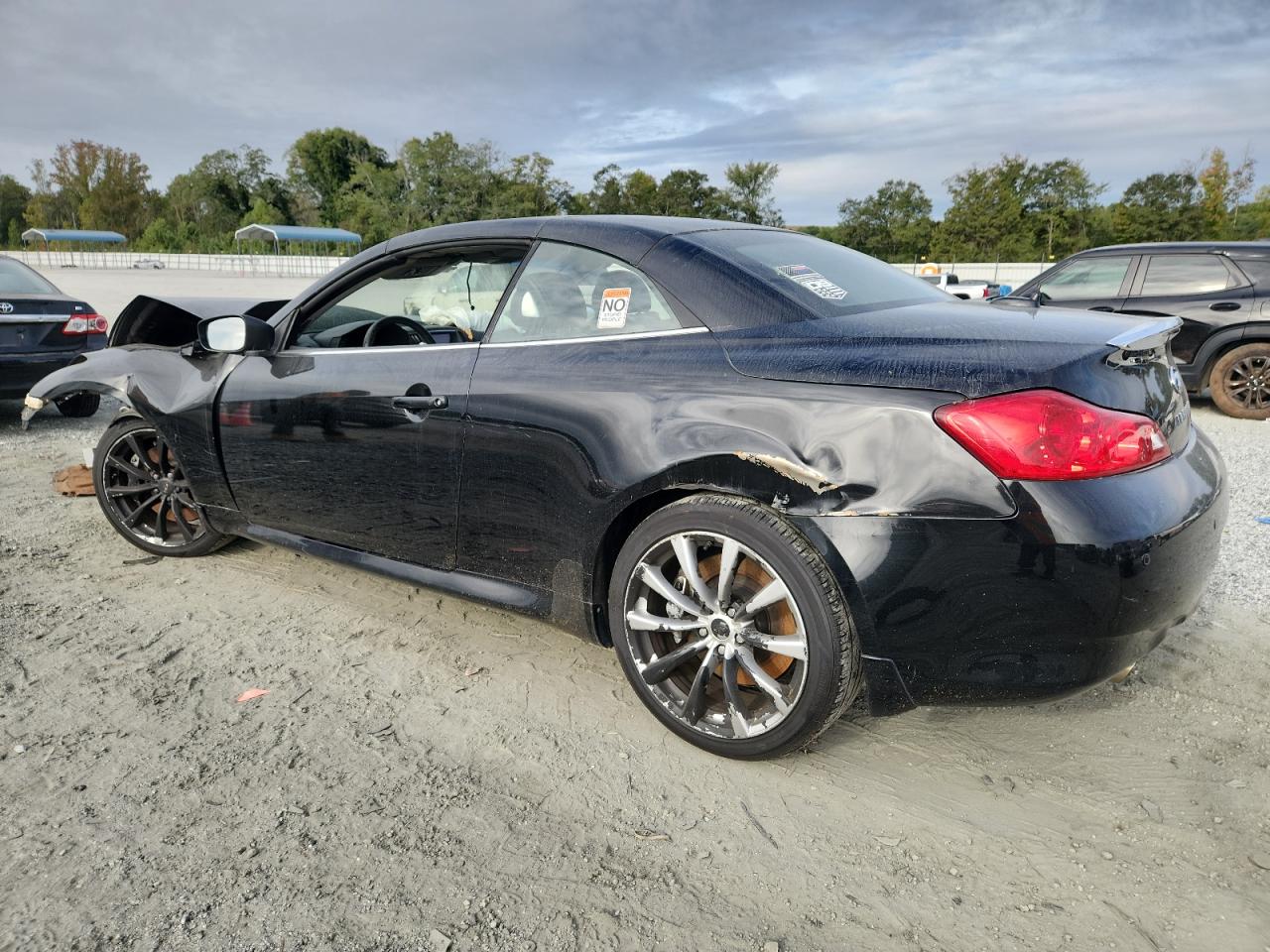 INFINITI G37 Base Image 2