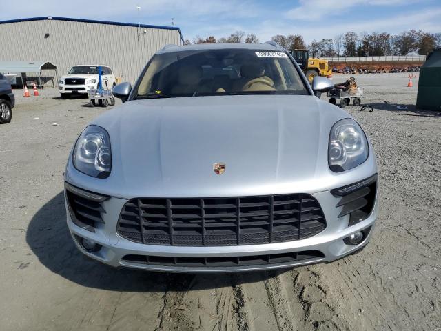 Porsche Macan S Image 9