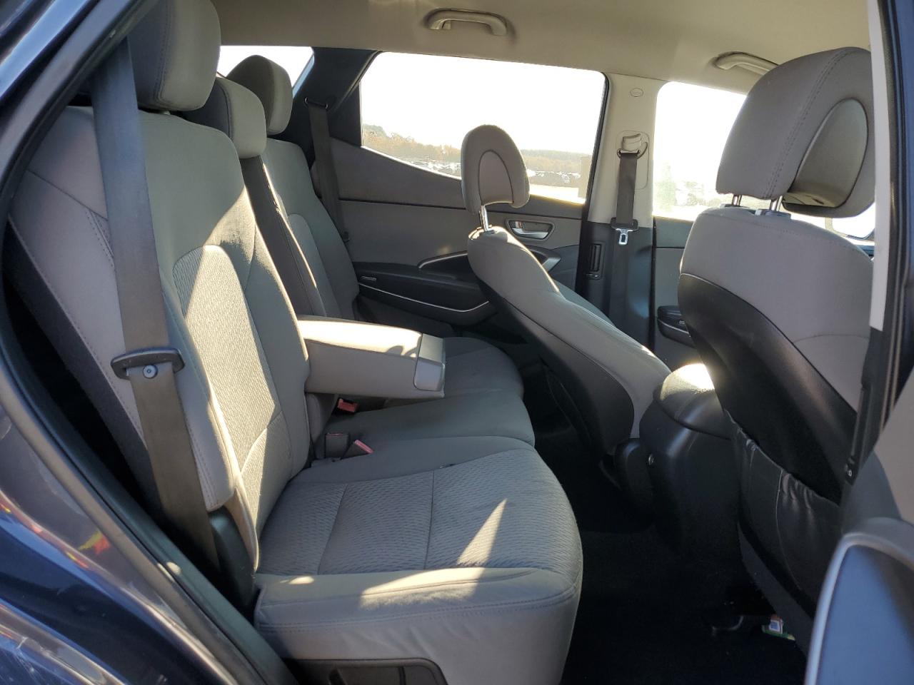 Hyundai SANTA FE Image 12